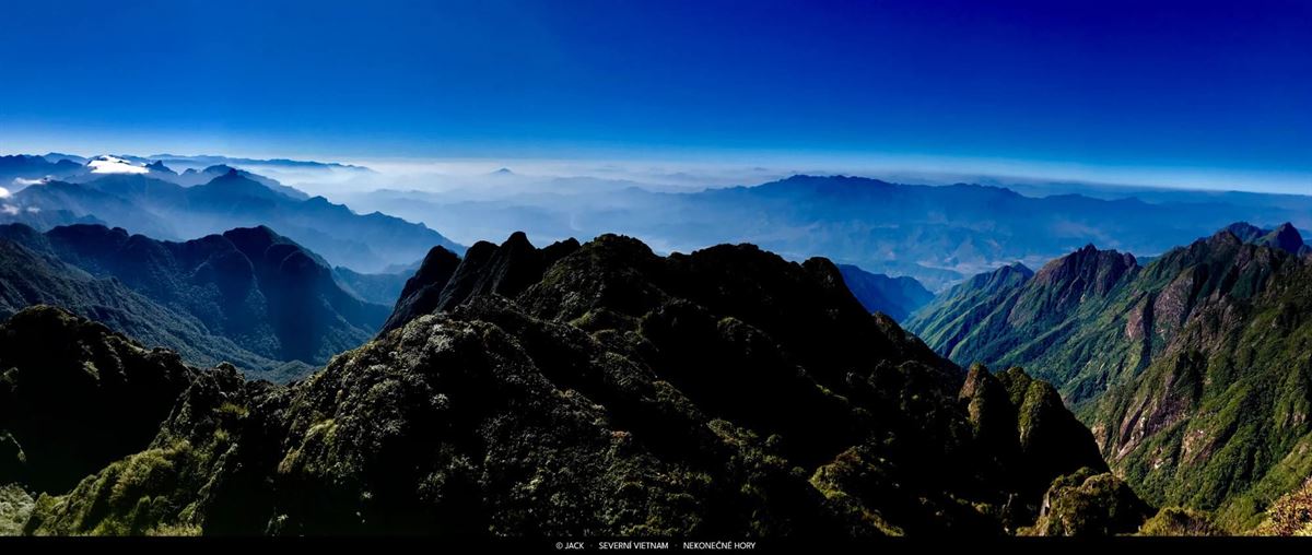 Panorama hor v severním Vietnamu
